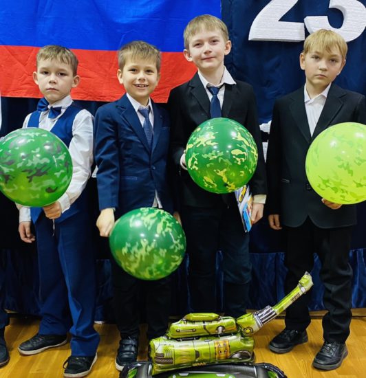 Поздравление с 23 февраля от 2В